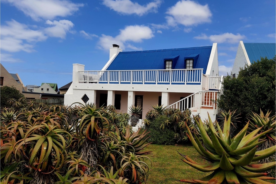 4 Bedroom Property for Sale in Boggomsbaai Western Cape